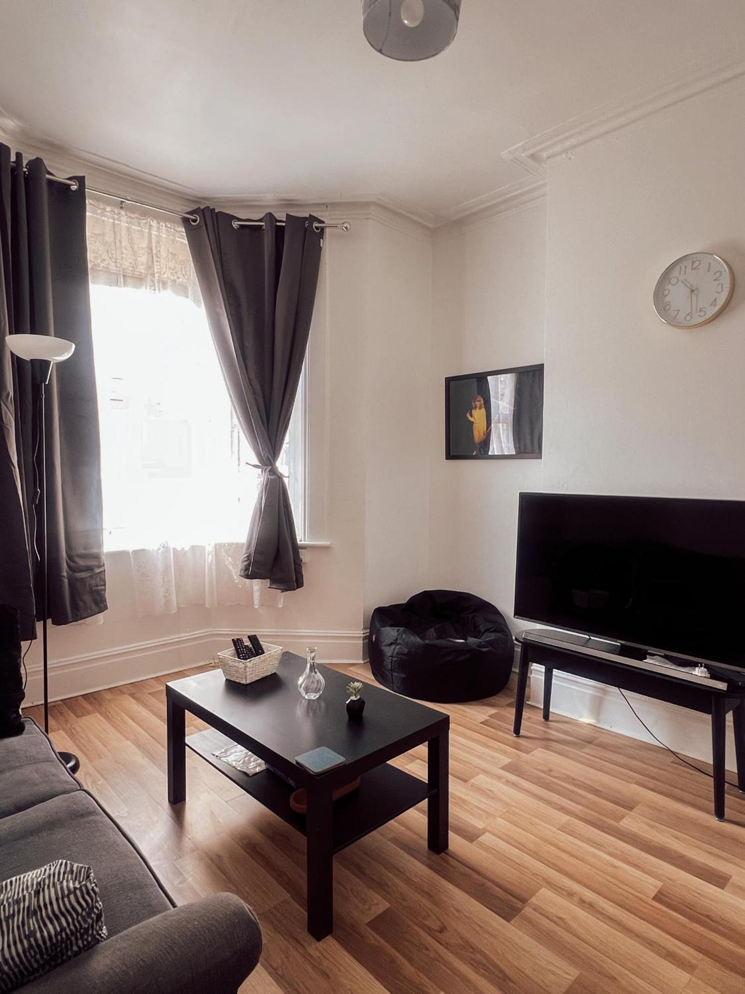 Big 1-bed Flat Elephant & Castle * Londra